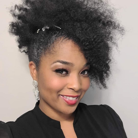 Meet your Posher, Tia - Picture 3 of 8